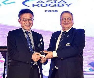 Koji Tokumasu Receiving award From Aga Hussain 